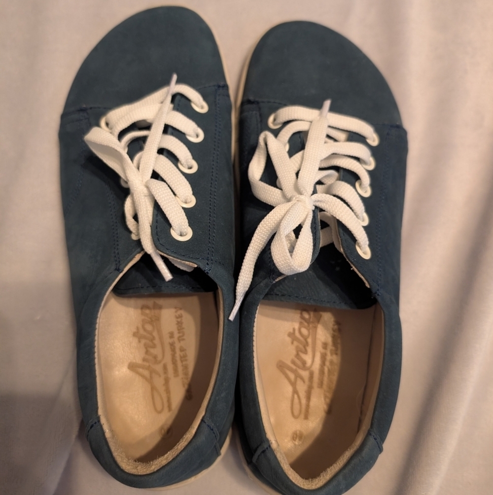 Blue Nubuck Leather Casual Barefoot style sneakers